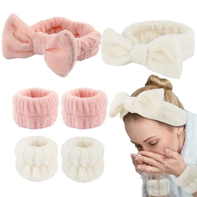 Soft elastic bow headband and wristband set in pink and white, ideal for skincare, makeup, and sports. Comfortable and absorbent for daily use.